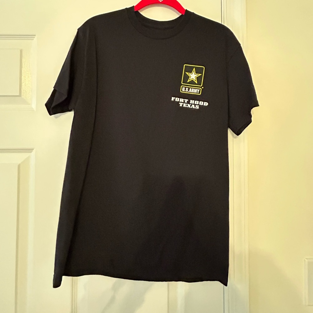 🌷NWOT New without tags unisex medium US Army Fort Hood Texas t shirt🌷 - Picture 2 of 3